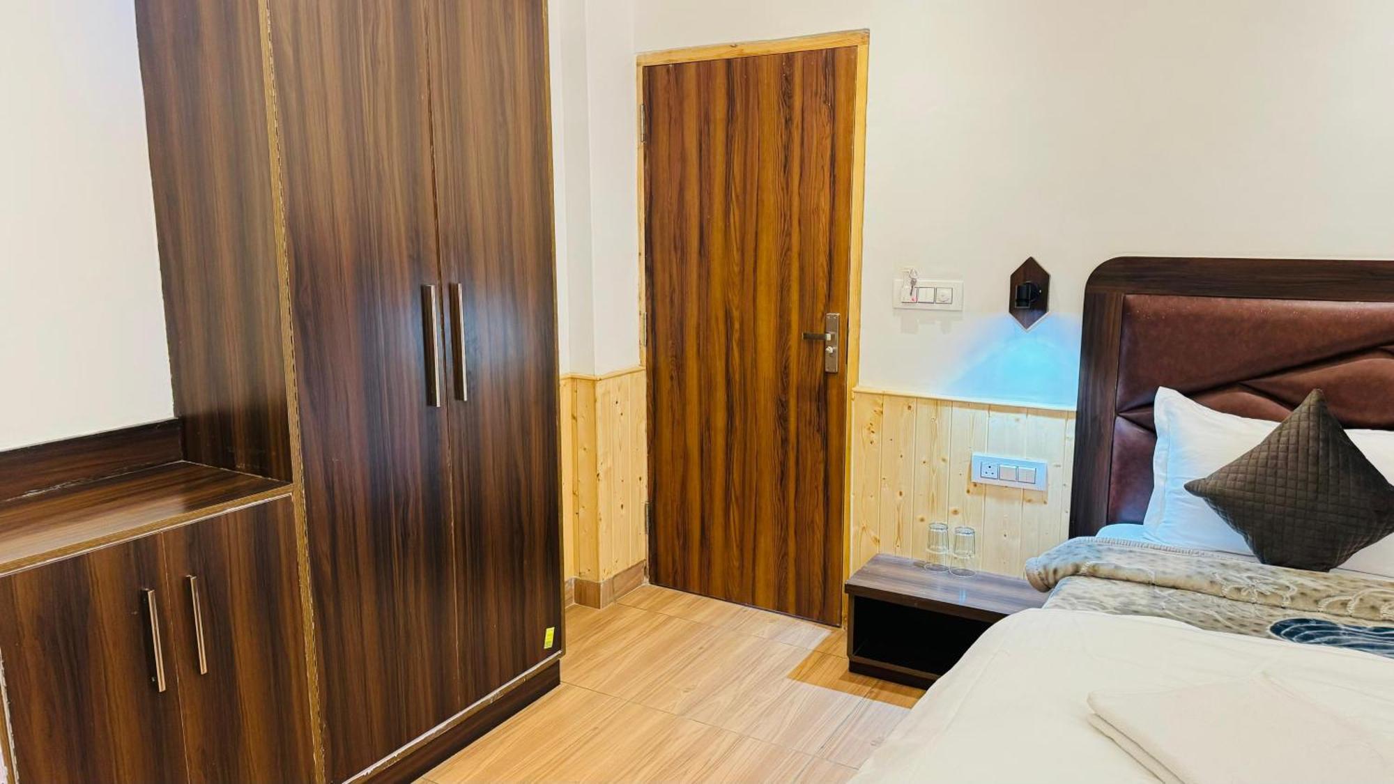 Отель The Midnight Garden Manali Экстерьер фото